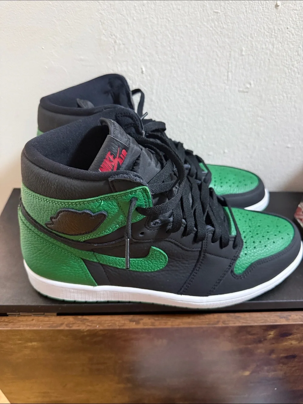 Jordan Men's High-Top Sneakers in Black and Green